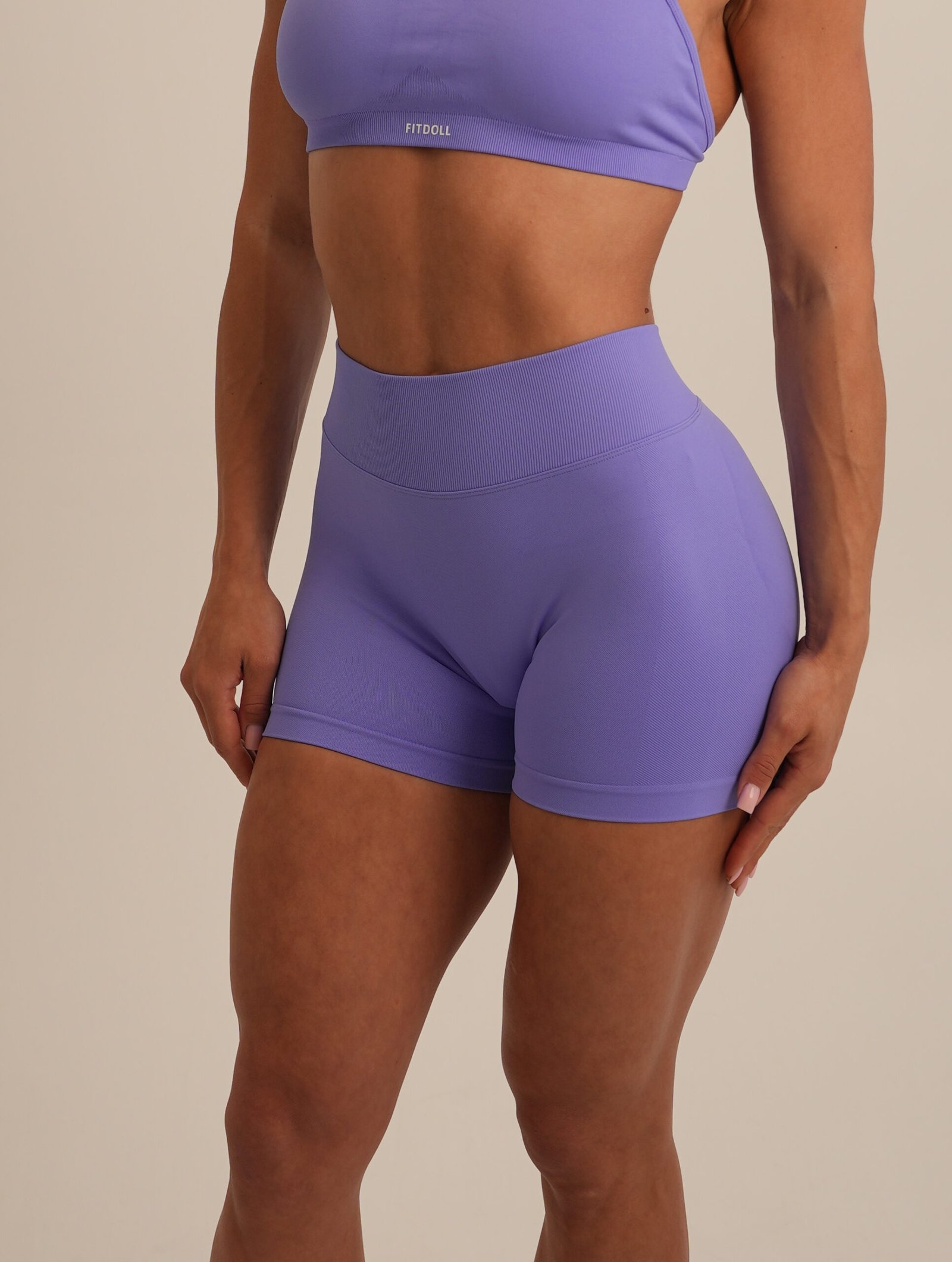 V CONTOUR™ Šortai Violetinė